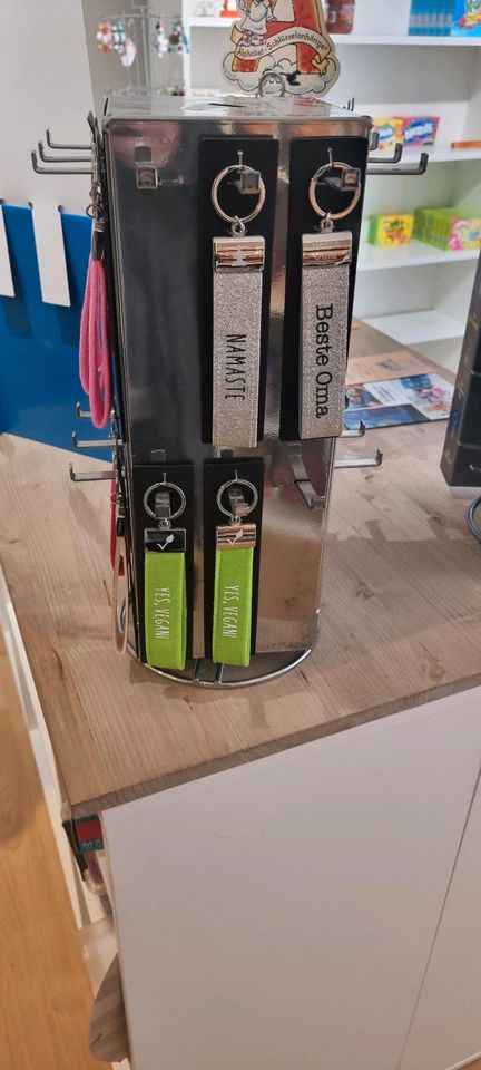 3 x Display mit schlüsselanhänger zu verkaufen muss weg in Hillesheim (Eifel)