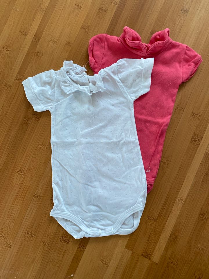 2 Bodys Petit Bateau Größe 60cm 3 Monate in Düsseldorf