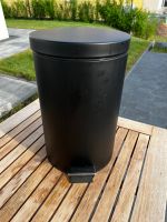 Tret-Mülleimer schwarz zu verkaufen Niedersachsen - Kissenbrück Vorschau