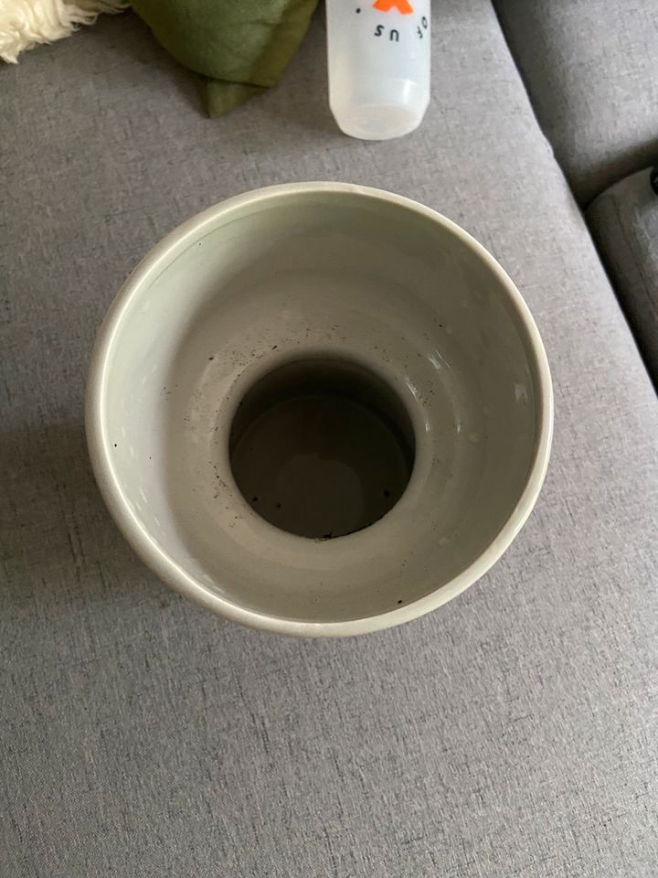 Blumentopf/Vase / weiß / 27cm hoch in Hannover