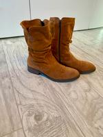 Tamaris Stiefel Gr. 39/40 braun Leder top Zustand Brandenburg - Hohen Neuendorf Vorschau