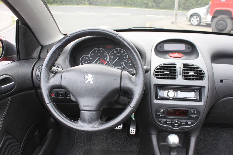 Peugeot 206 CC Platinum Leder Klimaaut Sitzhg TÜV 8/25 in Giebelstadt