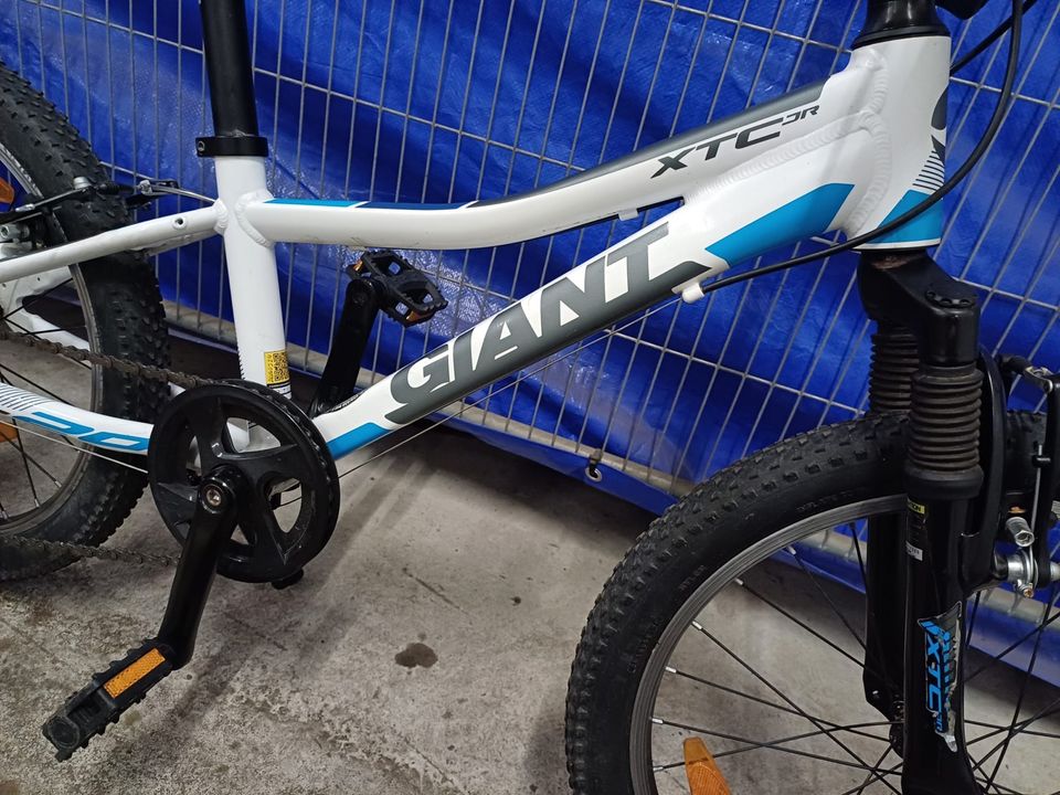 Giant 20 Zoll Jugendrad RH 28 Cm Mountainbike in Berlin