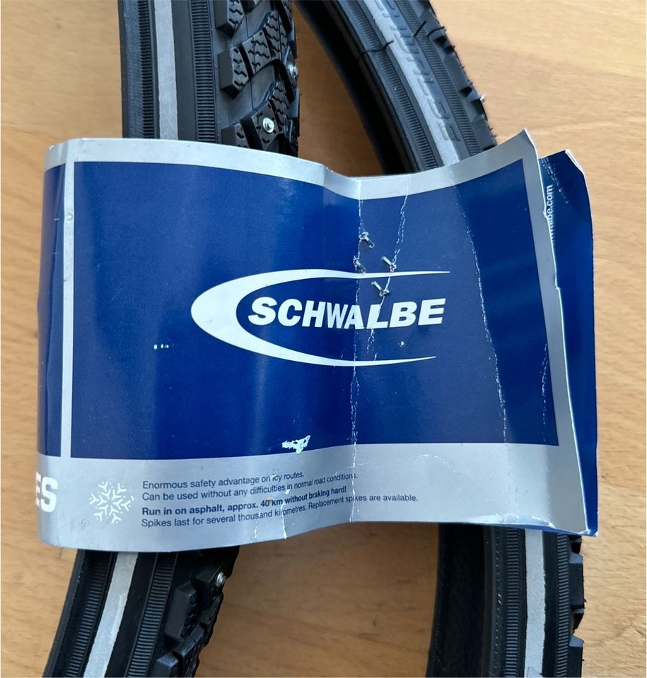 Schwalbe Winter Mäntel mit Spikes Fahrrad in Niedernhausen