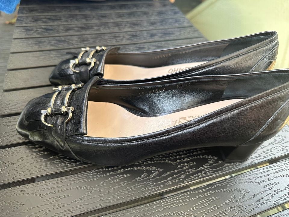 Salvatore Ferragamo Pumps Schuhe Gr.9,5 / 39,5 schwarz in Berlin