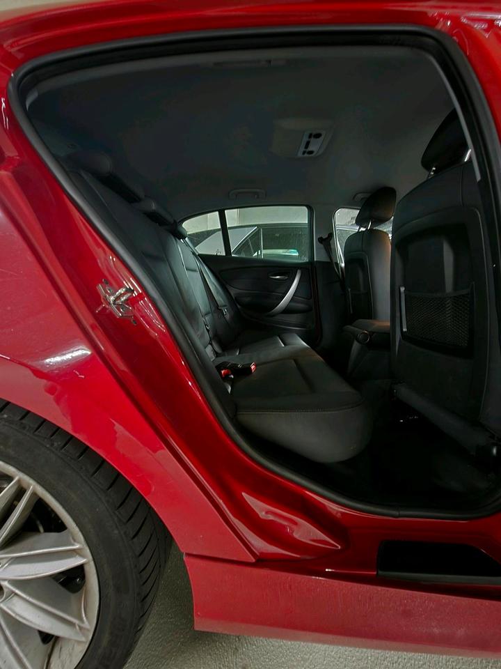 BMW 1er Facelift 118i 2.Hand/Leder/LED Griff/Start-Stop/SHZ/ in Allensbach