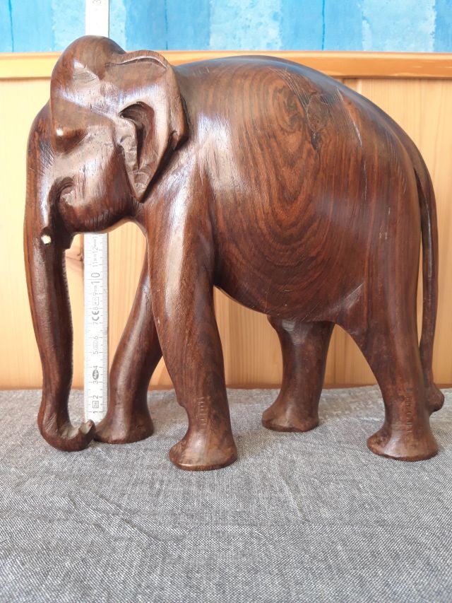 großer Holz Elefant, 24 cm hoch, Afrika Deko, Kunst, Edelholz in Neukirchen