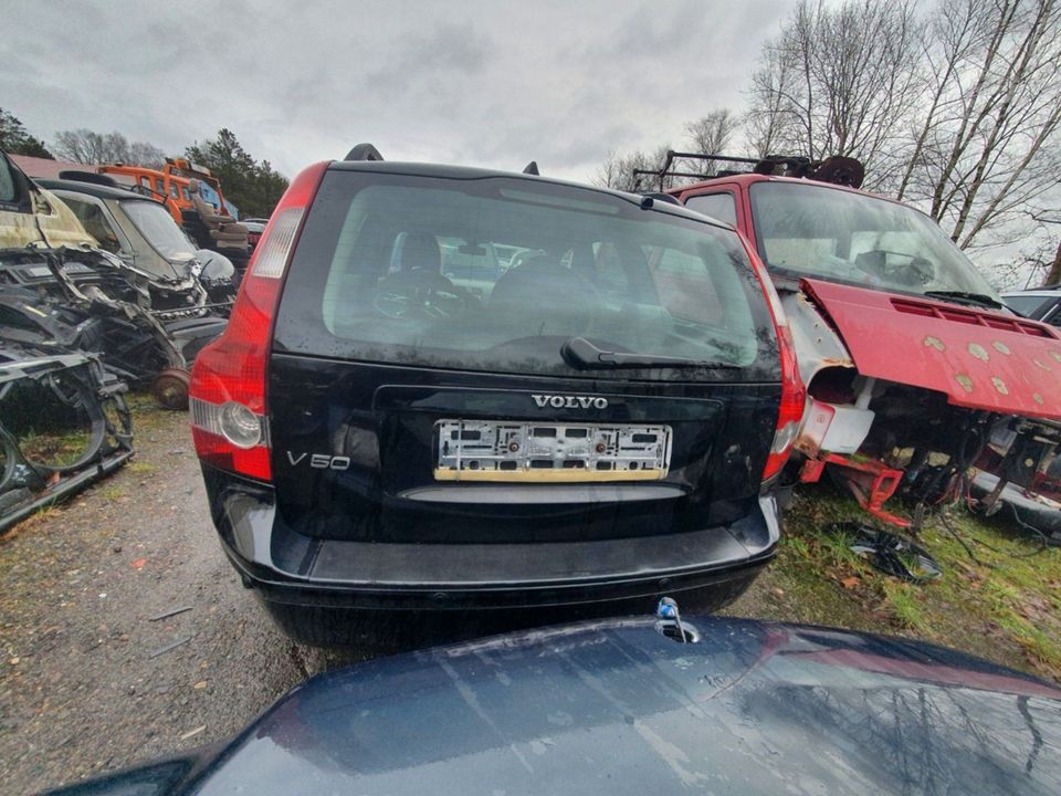 Volvo V50 Schlachtfest Ersatzteile Einzelteile Schwarz Bj.04 in Bremervörde