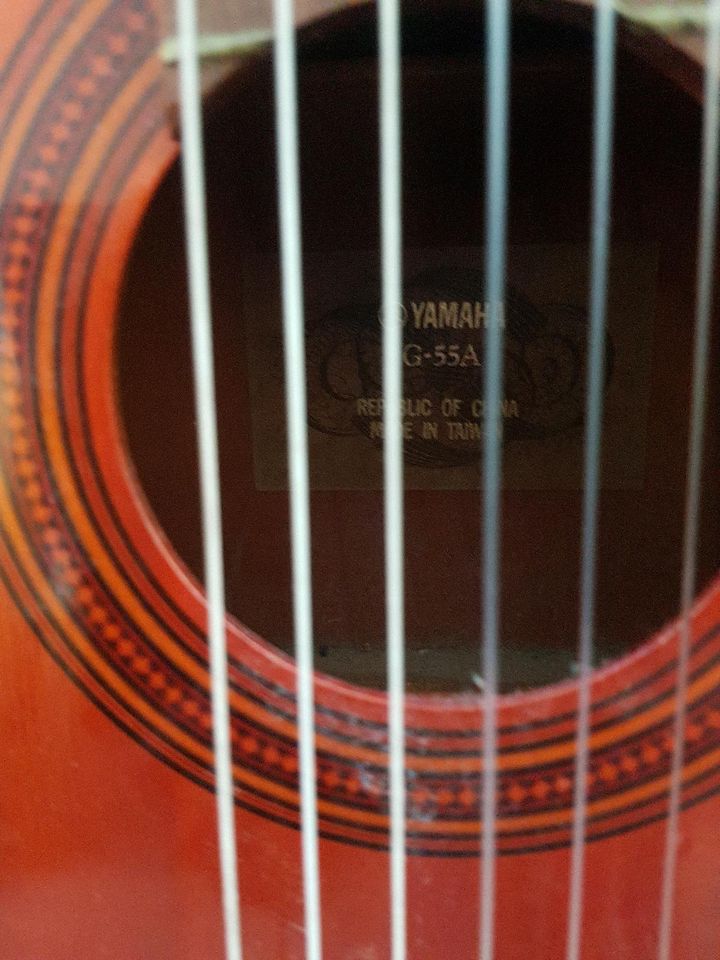 Gitarre Yamaha G-55A mit Ersatzsaiten in Velbert
