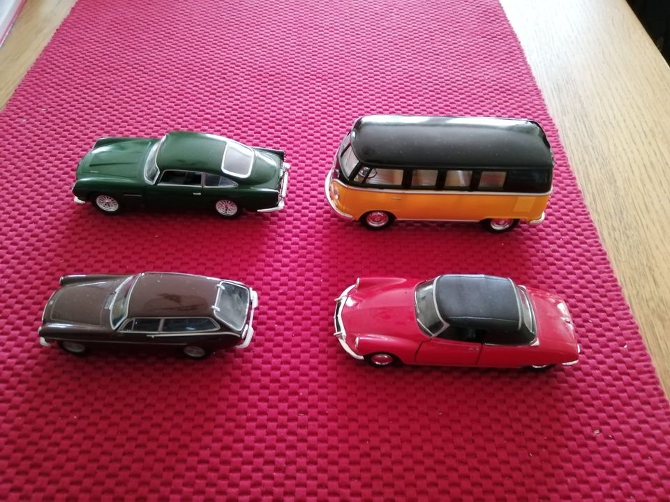 Modellauto Auto Volvo, VW Bully, Chevrolet, Aston Martin in Stützerbach