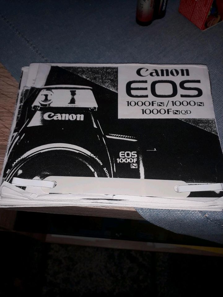 Canon EOS Fotoapparat in Roth