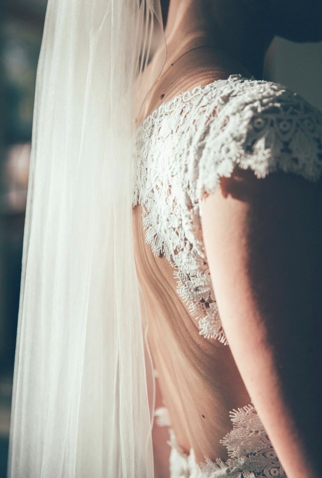 Modeca Brautkleid mit Spitze in Ivory in Leipzig