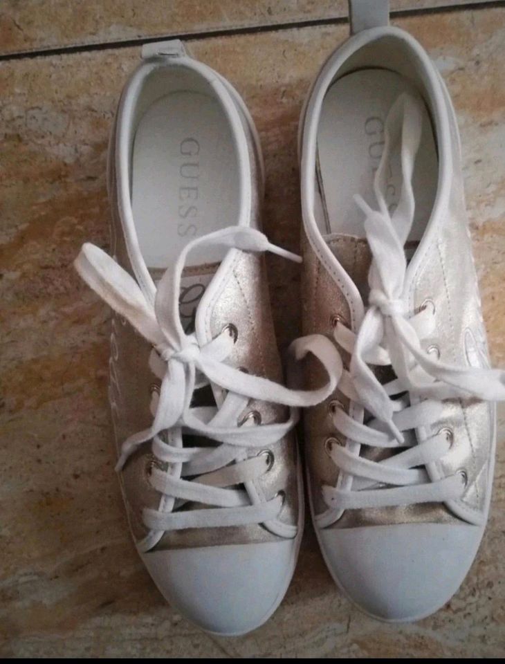 Goldene Sneaker von Guess.Gr 39 in Gronau (Westfalen)