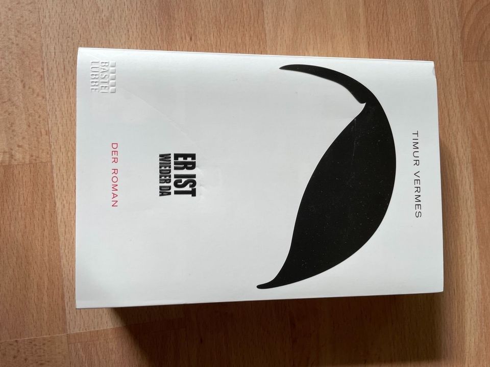 Buch: Er ist wieder da in Berlin