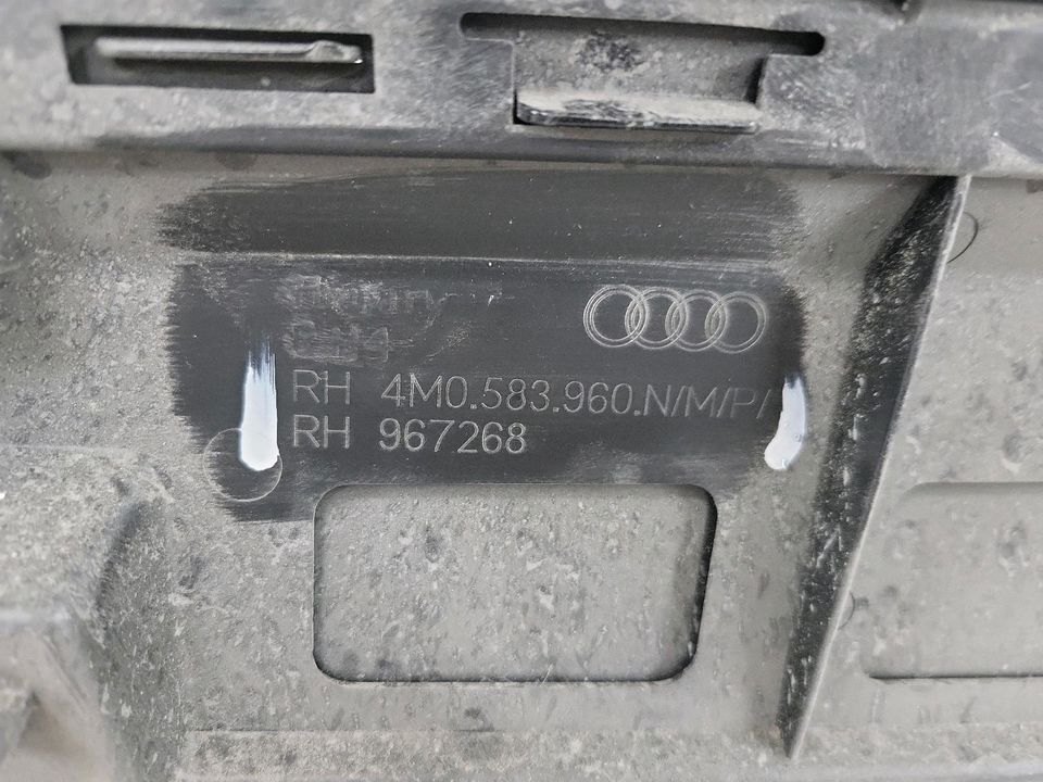 Türleiste Audi Q7 vorne rechts 4M0583960 in Remscheid