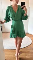 Maje Mini wickel Kleid Volant grün 38/M Friedrichshain-Kreuzberg - Kreuzberg Vorschau