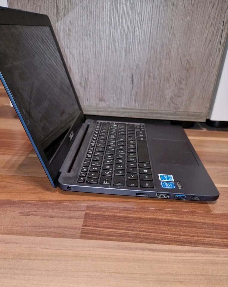Asus Laptop 11.6" Zoll Notebook in Bayreuth