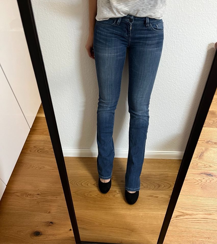 Guess Jeans Größe 25 neuwertig in Schmalkalden