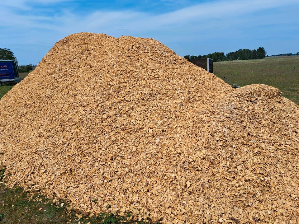 Hackschnitzel Rindenmulch Holzhäcksel in Jütrichau