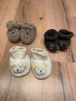 Babyschuhe Wagenschuhe Hausschuhe Bärchen Schaf 10- 11,5 cm Hessen - Niestetal Vorschau