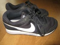 Sportschuhe Marke Nike schwarz Gr. 35,5 Kr. München - Planegg Vorschau