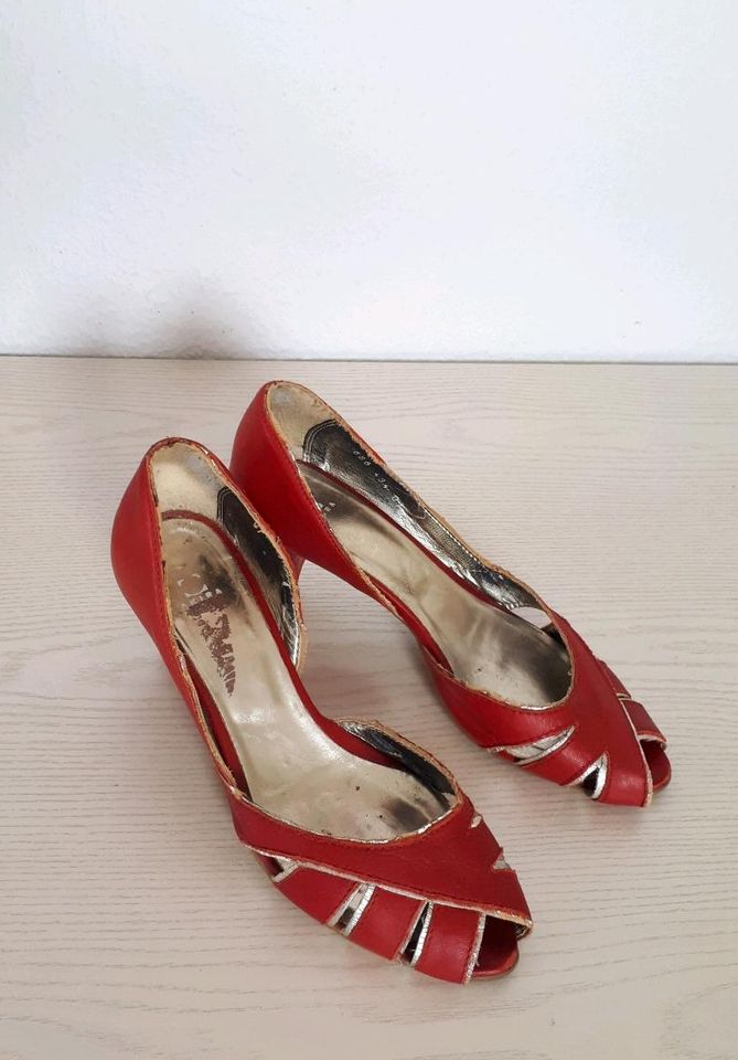 AKIRA Pumps 39 Absatzschuhe Rot offen in Grevesmuehlen