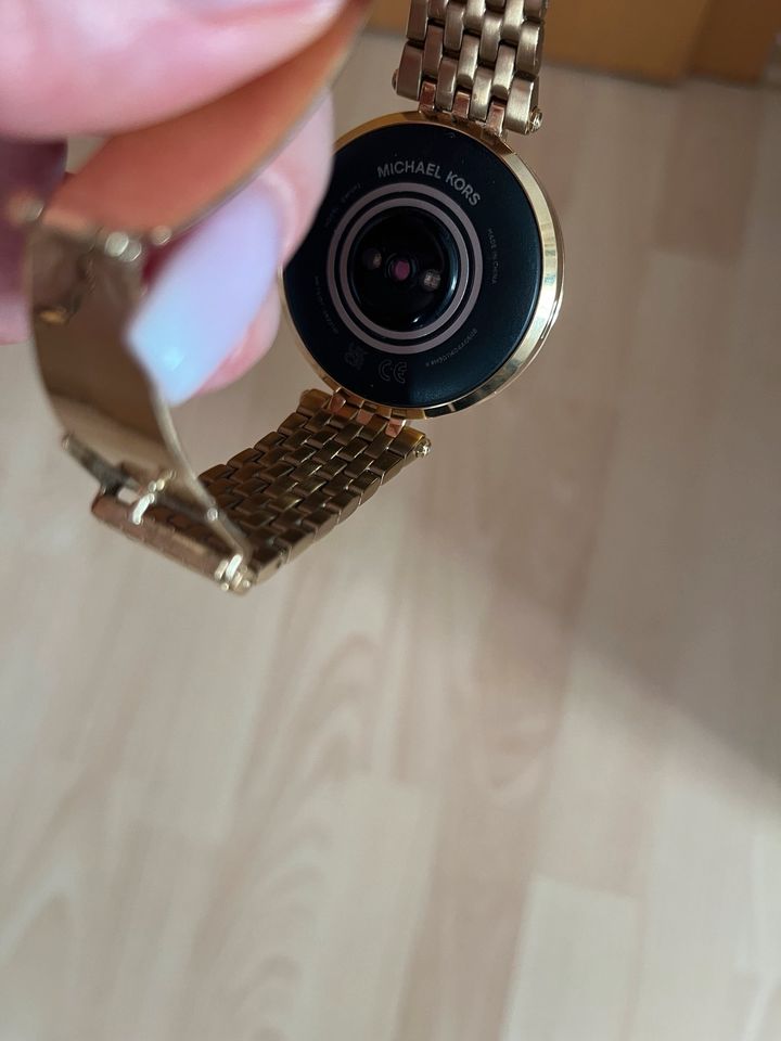 Original Michael Kors Smartwatch Gen 5 in Gold in Wanzleben