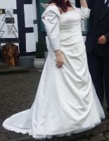 Brautkleid Größe 42/44 inkl. Reifrock und Bolero ivory Kleid Nordrhein-Westfalen - Erwitte Vorschau