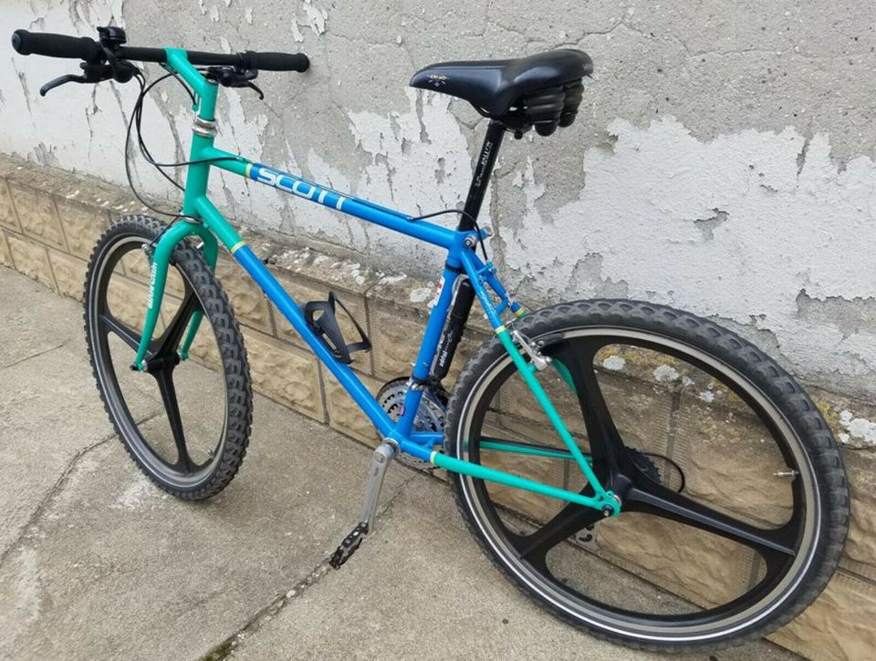Scott Bike mit pulverbeschichteten drei Speichen - Rädern in Zeppernick