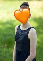 Abendkleid/Abschlusskleid mit floralen Stickereien in dunkelblau Köln - Widdersdorf Vorschau