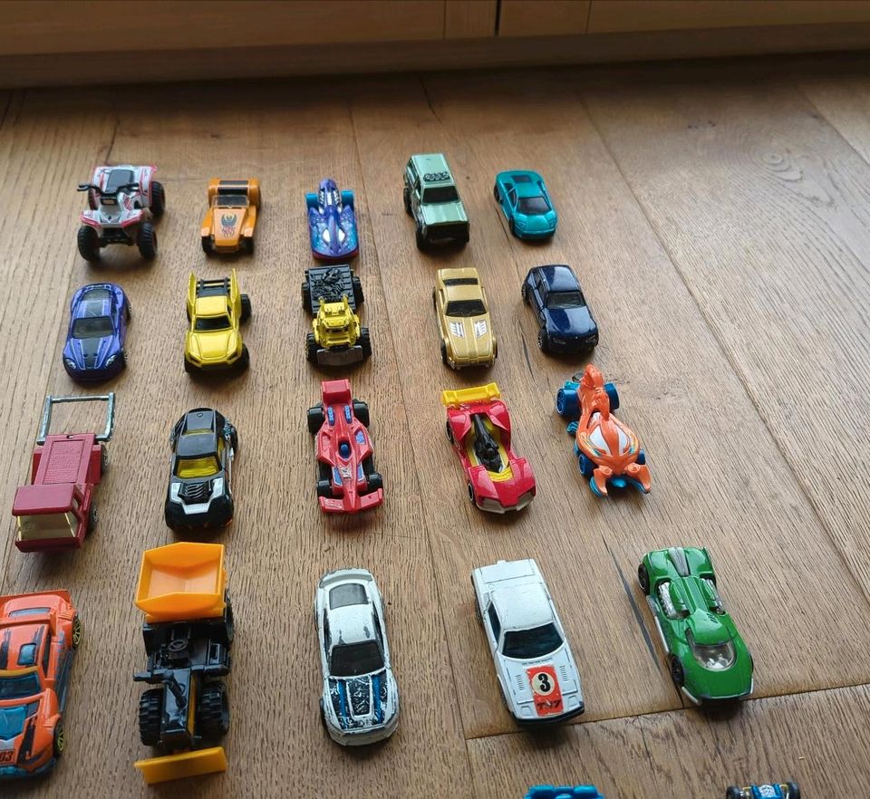 Spielzeugautos 32 Teile in Burgau