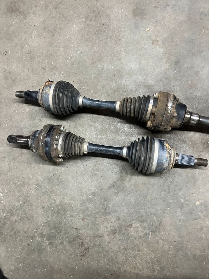 VW Touareg 7L 4.2 V8 Antriebswelle Vorn Links + Rechts 7L6407271A in Bönnigheim