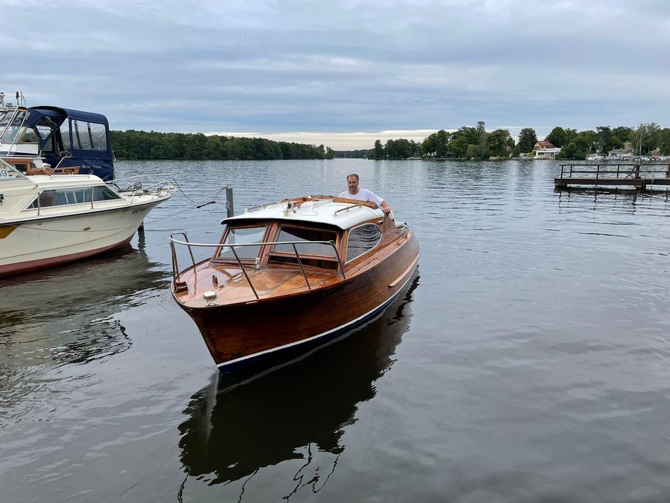 Holzkajütboot Donau / Liegeplatz in Berlin