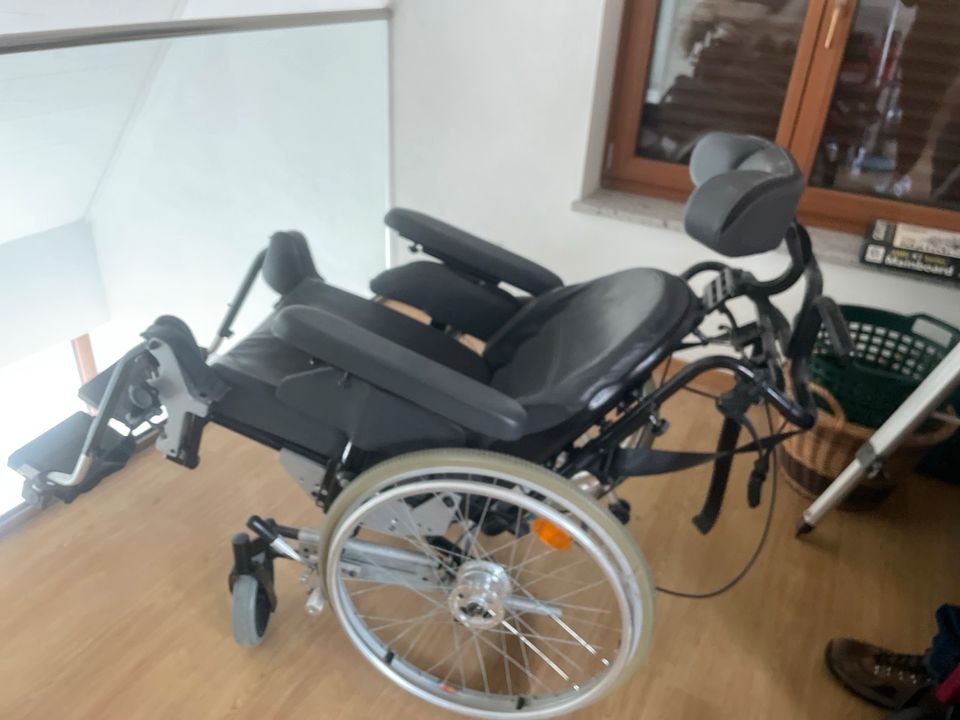 Multifunktionsrollstuhl Rollstuhl in Illschwang