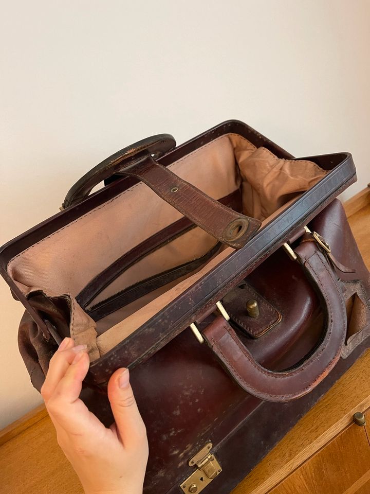Vintage arzt Tasche koffer leder in Wedel
