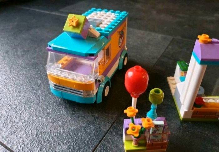 Lego Friends 41310  Heartlake Geschenkservice+ 41013 Sportwagen in Altenbeken