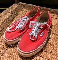 Vans in strahlendem rot Bayern - Seehausen a. Staffelsee Vorschau