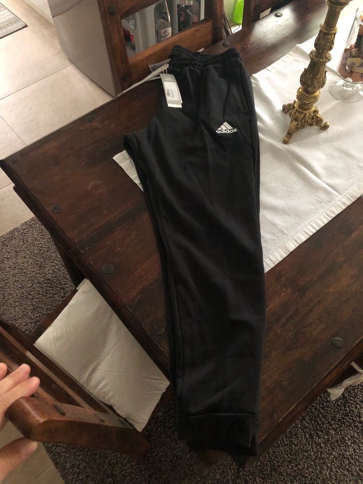 Adidas Jogginghose Gr:XL. Neu in Gernsheim 