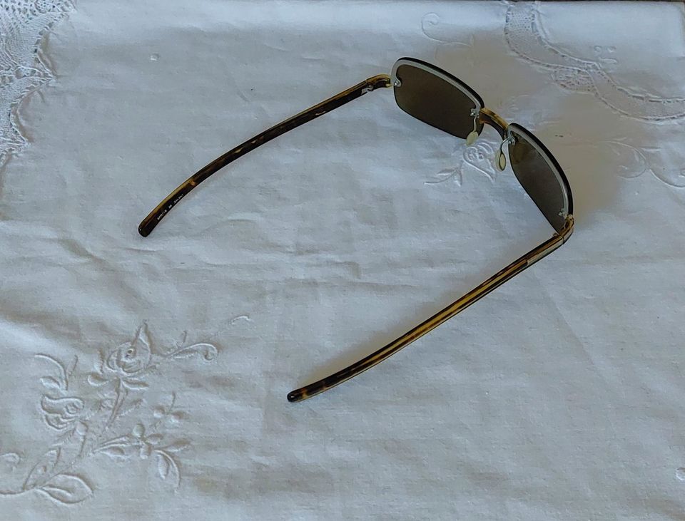 Original PRADA Sonnenbrille Modell 11B 56 2AP-3N1 mit Etui in Geldern