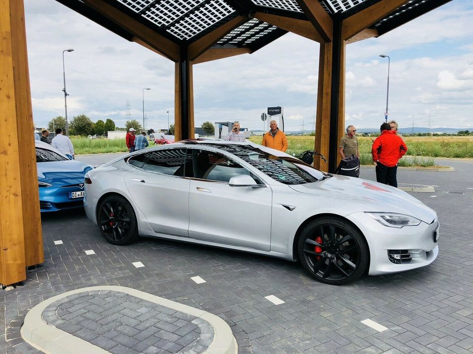 MIETEN - Tesla S P100DL Silber - eAuto Abo - Langzeitmiete in Friedrichsdorf