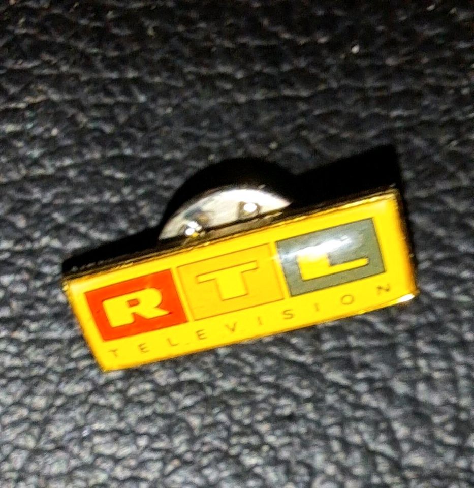 RTL TELEVISION Anstecker Pin in Wetzlar