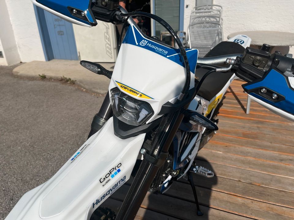 SUR-RON Ultra Bee L3 E Husquarna Powersports Edition 2024 in Rosenheim