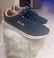 FILA Turnschuh Sneaker dunkelblau Größe 41 Brandenburg - Rathenow Vorschau