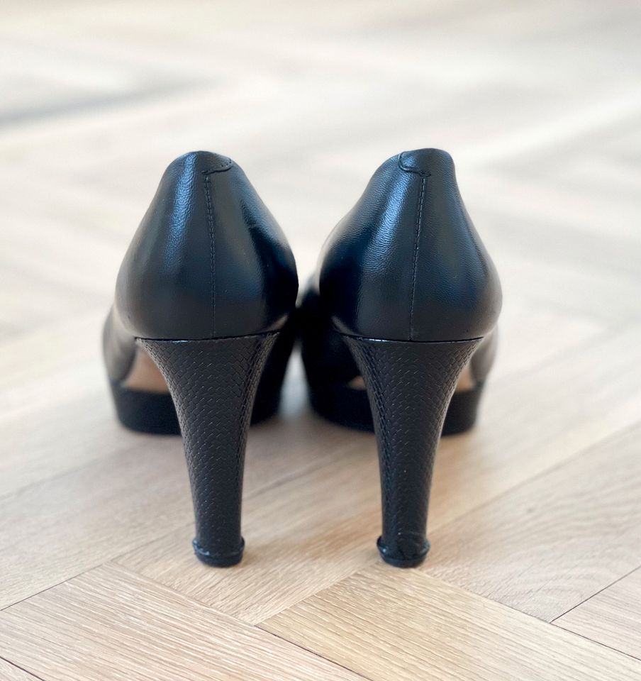 Hugo Boss Plateau Pumps, schwarz, Gr. 40; NP: 299€ in Niederkrüchten