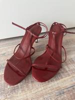 Zara Basic Collection rote Damen Pumps Größe 36 Hessen - Karben Vorschau