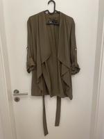 Zara kurzer Trenchcoat Cardigan M khaki Olivgrün mit Gürtel Bayern - Vaterstetten Vorschau