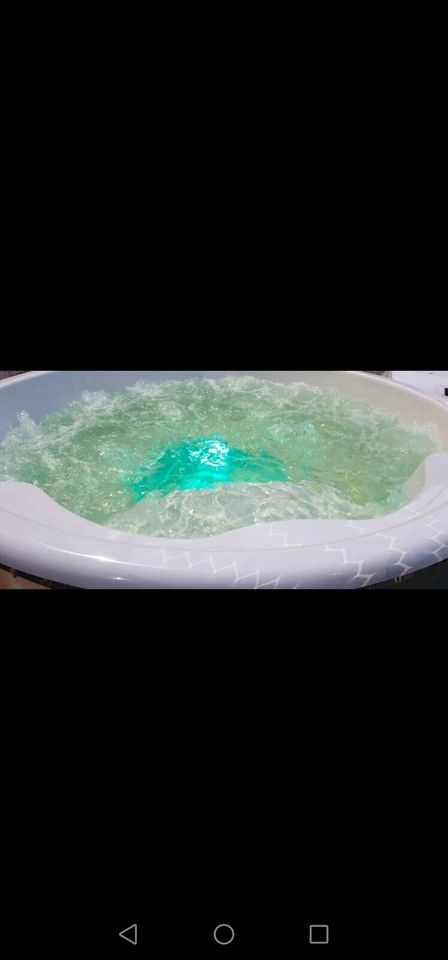 Wellness Hot Tub/ Badefass/ Whirlpool de Luxe  3875 AUF LAGER in Bunde