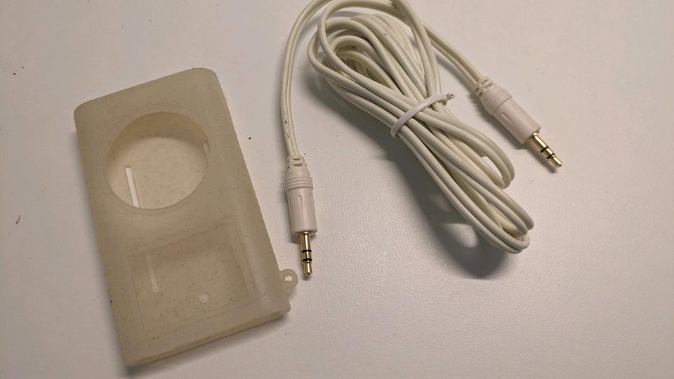 Original Apple iPod Kabel und Schutzhülle in Düsseldorf