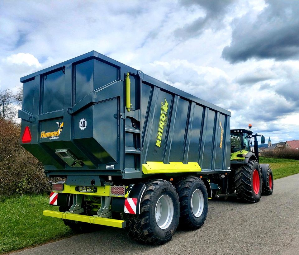 Hummel Abschiebewagen Häckseltransportwagen in Nabburg