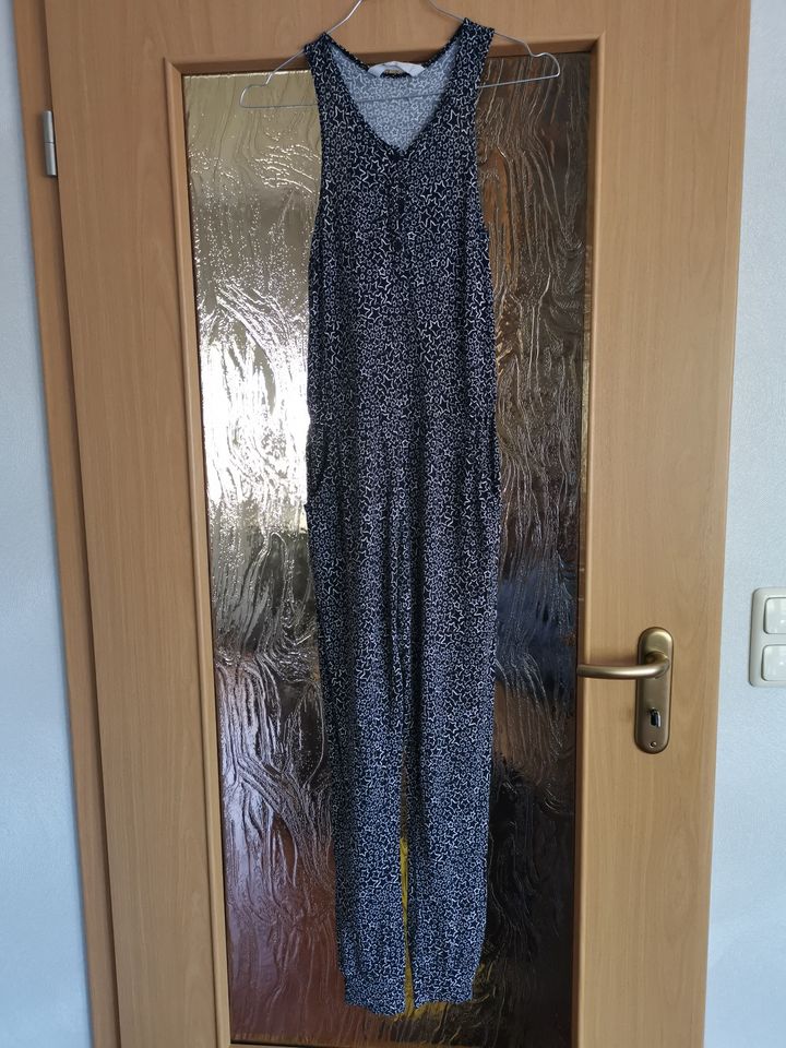 Jumpsuit H&M Gr. 146 Sterne in Ziethen